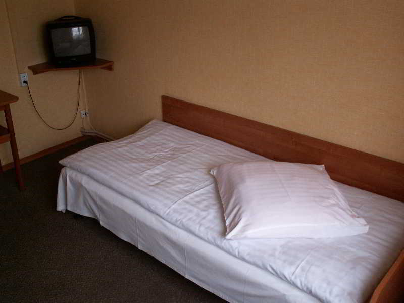 Hotel Pod Debem Tarnow Exterior photo