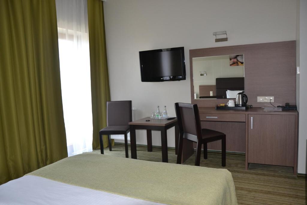 Hotel Pod Debem Tarnow Room photo