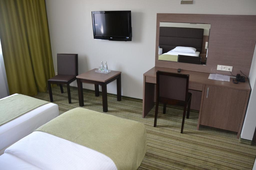 Hotel Pod Debem Tarnow Room photo