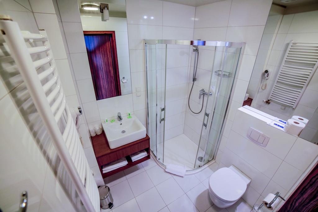 Hotel Pod Debem Tarnow Room photo